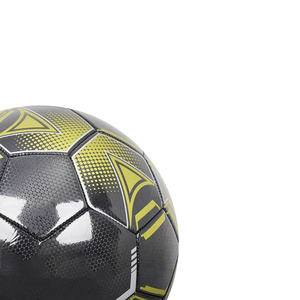 Balón de Fútbol de PU Personalizable, Resistente a la Intemperie, Paneles Cosidos a Máquina con Unión Térmica, Todos los Tamaños para Partidos Deportivos al Aire Libre - Product Image 4
