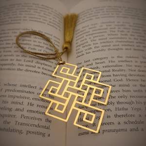 Marcapáginas de metal hecho a mano con diseño decorativo, ideal para amantes de los libros, escritores y estudiantes que disfrutan leyendo a diario - Product Image 3