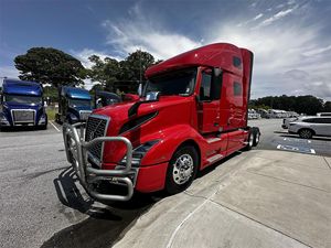 Heavy Duty Long Haul Semi <b>Truck</b> Tractor Head 6x4 Raised Roof Sleeper Diesel Freight Transport <b>Truck</b> - Product Image 4