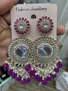 PENDIENTES TRADICIONALES Y DE MODA INDIOS KUNDAN CHAPADO EN ORO CON PENDIENTES DE PERLAS Y PENDIENTES DE BOLLYWOOD PARA MUJERES Y NIÑAS - Product Image 4