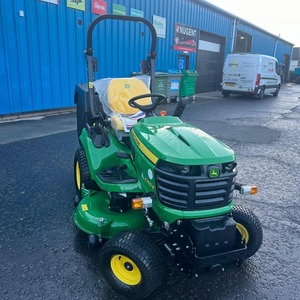 รถตัดหญ้าแบบนั่งขับ John Deere รุ่น 1 ใช้พลังงานแบตเตอรี่ ขนาดใบมีด 25 นิ้ว สำหรับใช้งานเชิงพาณิชย์ สีเขียว รับประกัน 3 ปี - Product Image 6