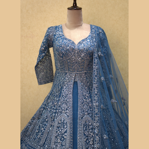 Vestido occidental de moda Yale Blue Indo en red suave con intrincado Dori y bordado de lentejuelas para todas las ocasiones al por mayor de La India - Product Image 1