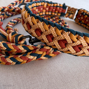 Ensemble de laisse collier de chien moderne fait à la main 6 voies réglables étanche Vegan Paracord personnalisable dans les tons d'automne mains libres - Product Image 4
