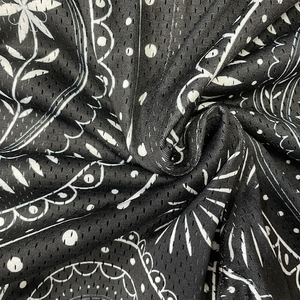 Pantalones cortos de baloncesto de malla con estampado de sublimación populares personalizados - Product Image 4