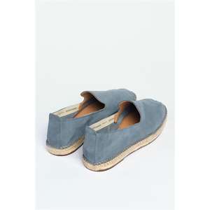 Alpargata cerrada con cuña baja - Product Image 3