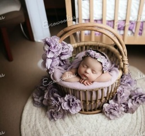 Cesta redonda de ratán con asa de cuna para accesorios de fotografía de recién nacidos y sesiones de fotos de bebés en guardería o dormitorio tipo cama - Product Image 5
