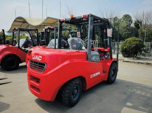 Montacargas retráctil para apilado de palets. - Product Image 2