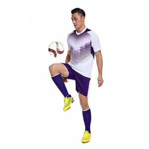 Ensemble de vêtements de football personnalisables de haute qualité pour adultes, comprenant un haut avec logo imprimé numériquement, service OEM disponible, kits unisexes - Product Image 2