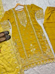 Conjunto de Kurti Salwar de Novia para Mujer, Diseño de Última Moda, Organza Pesada, Bordado con Lentejuelas y Piel Sintética, por FabZone - Product Image 2