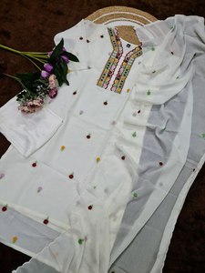 Presentamos un exclusivo set Kurti especial festivo diseñado con telas premium como el rayón suave de seda de muselina pura - Product Image 6