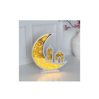 Pièce maîtresse en métal décor traditionnel du Ramadan produite avec des gravures islamiques florales parfaites pour le mois saint