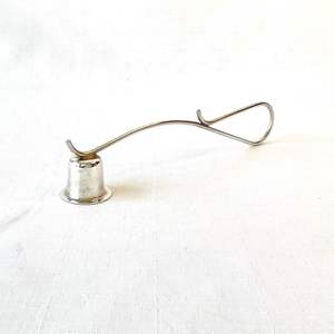 Exquisita artesanía Metal vela apagador para el cuidado de velas con estilo esencial perfecto para el hogar Oficina y salas de meditación - Product Image 3