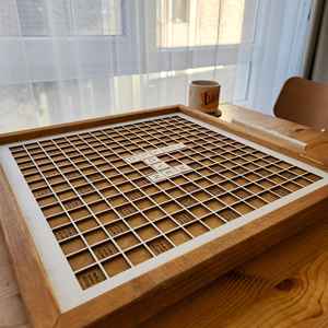 Jeu de Scrabble classique en bois avec des lettres de qualité supérieure pour un divertissement éducatif et des jeux de mots compétitifs à la maison - Product Image 6