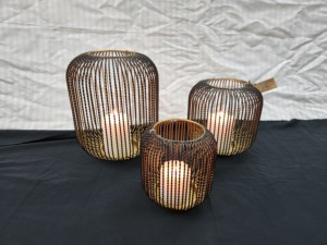 Lanterne en métal en fer vintage faite à la main lampe suspendue personnalisable avec boîte à bougies en verre pour la décoration de Noël à la maison et en plein air - Product Image 4