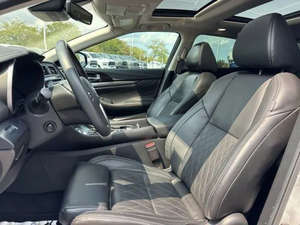 SUV Platino de Estilo Japonés Premium Usado Verificado 2024, 200-250 CV, Interior de Tela, Volante a la Izquierda, Automático, R18, 8L, 7 Plazas - Product Image 3