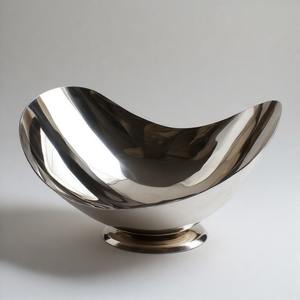 Novacrest ถาดอลูมิเนียมสีเงินพร้อมขอบลายใบไม้เงางามและดูหรูหราสำหรับผู้ที่ชื่นชอบการตกแต่งบ้าน - Product Image 5