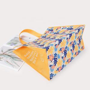 ถุงช้อปปิ้งขนาดใหญ่พิเศษแบบไม่ทอ พร้อมตัวล็อคแบบตะขอและห่วง หูหิ้วทำจากสายรัด PP ปรับแต่งได้ตามต้องการ - Product Image 4