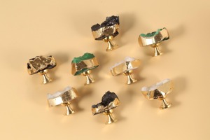 Bouton en résine avec design en cristal écrasé pour armoires, tiroirs et portes Poignée décorative élégante pour la décoration intérieure et l'utilisation de meubles - Product Image 2