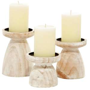 Les bougeoirs sont utilisés pour les bougies colonnaires pour les fermes. Bougeoirs en colonne en bois dans les zones rurales. - Product Image 4