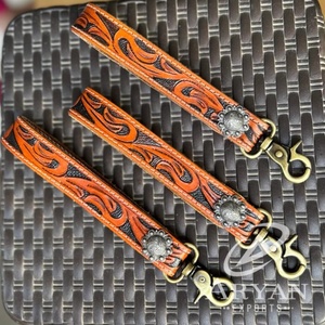 Nouvel arrivage de porte-clés en cuir usiné à la main porte-clés en cuir imprimé floral gaufré accessoires en cuir usiné sangles de clés - Product Image 1