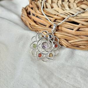 Pendentif en argent sterling multi-facettes à sept pierres Conception légère de fleur de vie pour les occasions de cadeaux - Product Image 4