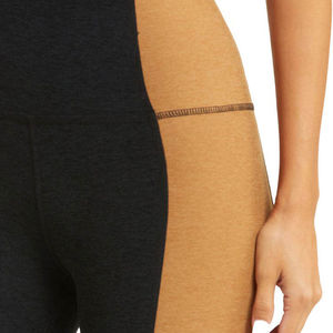 เลกกิ้งเอวยางยืดทรงคลาสสิกสำหรับผู้หญิง ออกกำลังกาย ฟิตเนส โยคะ ชุดกีฬา เลกกิ้งไร้ตะเข็บรัดรูป - Product Image 3