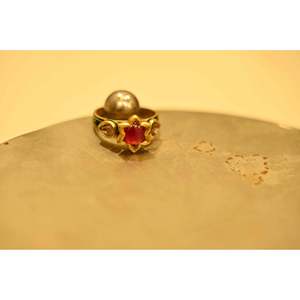 แหวนดอกไม้ประดับทับทิมธรรมชาติสำหรับผู้หญิง GoldSutra พร้อมตัวเรือนแบบ Prong Setting ชุบทองคำ ดีไซน์ทันสมัยสำหรับงานแต่งงาน - Product Image 2