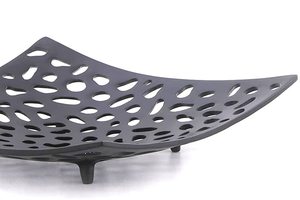 Bandeja Decorativa Multifuncional de Aluminio Perforado con Textura, Diseño Art Deco Tradicional, 10.3 x 10.3 x 1.5 Pulgadas - Product Image 2