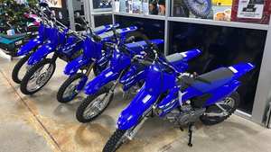 Tracteur diesel sub-compact Kubota BX2380 23HP 4 roues motrices avec chargeur |   Tracteur utilitaire compact Kubota BX2380 4x4 pour pelouse et exploitation agricole - Product Image 2