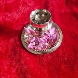 กระถางธูปทองเหลืองกลมน่ารักสำหรับวันหยุดที่วางธูปในฤดูใบไม้ผลิทางศาสนาสีทอง - Product Image 4