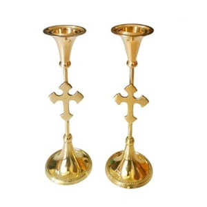 Candelabro de Metal con acabado dorado moderno, candelabro triple perfecto para eventos o decoración para su mesa de comedor o sala de estar - Product Image 2