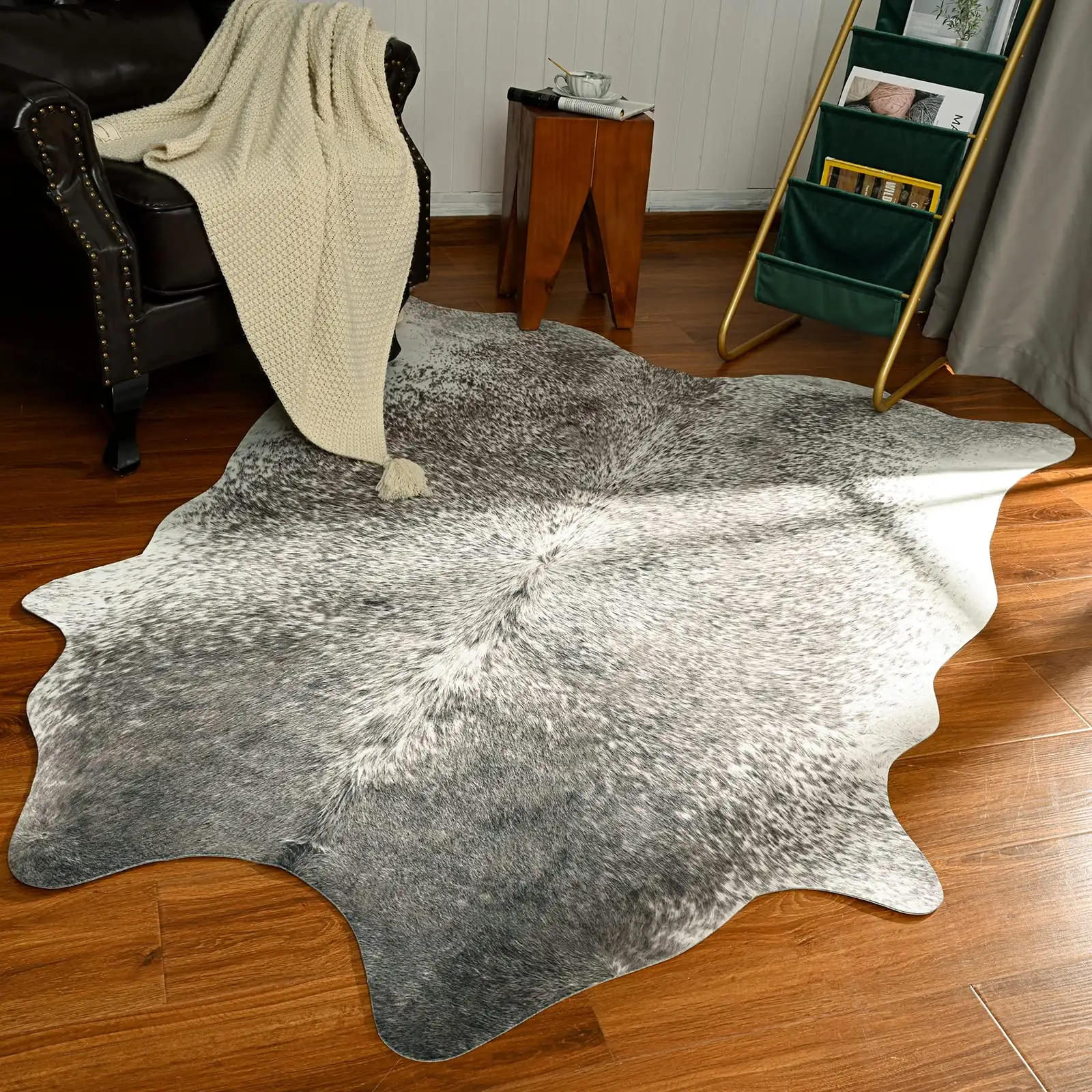 Wholesale supply full hide natural cow skins with hair on large size custom dyed cowhides for carpets and rugs