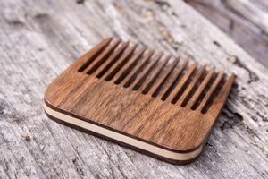 Peigne à cheveux manche en bois fait à la main régulier pour une utilisation en salon de l'Inde peigne en bois en gros pour un usage commercial à vendre en - Product Image 5