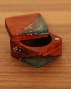 Handcrafted <b>Foldable</b> Reing <b>Box</b> for Jewelry Functional Design - Product Image 2