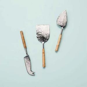 Ensemble d'épandeurs de fromage en acier inoxydable avec poignée en corne de buffle au design argenté unique - Product Image 3