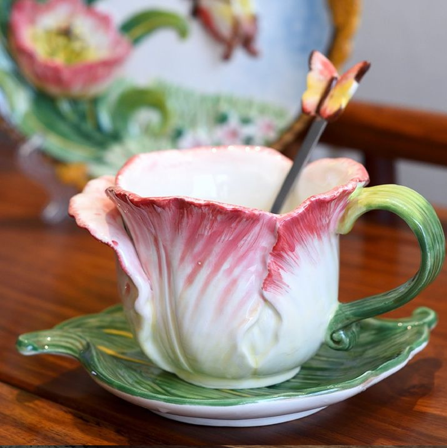 Exquisite Tulip Teacups Elegant Ceramic Mugs for All