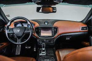 Maserati Ghibli S Q4 AWD 2014 / Disponible à la vente avec faible kilométrage, moteur essence, véhicule bien entretenu et sans accidents - Vente flash - Product Image 6