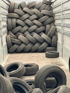 Listo para exportación Neumáticos usados Diseño radial Tamaños 13 "14" 10 "215/60R17 Nuevo estado Precio barato Entrega rápida - Product Image 3