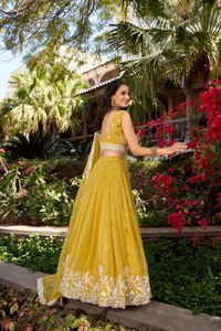 À la mode Adultes Broderie Paillettes Travail Jaune Couleur Haldi Travail À La Main Spécial Super Qualité Meilleur Design Indien Lehenga - Product Image 6