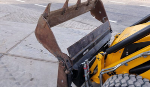 รถตักล้อยาง JCB 1CX และ 1CXT 4x4 มือสอง พร้อมปั๊มเครื่องยนต์และลูกปืน ราคาถูก สำหรับงานก่อสร้าง มีสินค้าในสต็อก - Product Image 4
