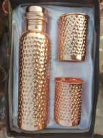 Bouteille en cuivre antique écologique pour les amateurs de style vintage, idéale pour les fêtes, résistante à l'eau bouillante et au lave-vaisselle, par Crescent Crafts