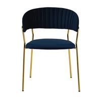 Chaise industrielle en métal construite avec une structure en acier robuste, idéale pour les salles à manger élégantes, les bureaux et les intérieurs contemporains