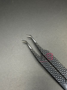 แหนบต่อขนตาปลายนาโนไฟเบอร์ 45 องศา ผลิตจากสแตนเลสญี่ปุ่น ปลายเคลือบพลาสมาสีดำ ด้ามจับสีดำด้าน - Product Image 2