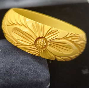 Brazalete de resina de ocio Popular, pulsera de acrílico ancha transparente de flores secas coloridas bohemias para mujeres por Artesanías de media luna - Product Image 2