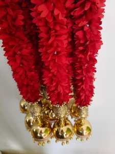 Fleur rouge moelleuse rouge vif avec guirlande Kaleera ornement suspendu de mariage indien Golden Jhumar Kalira pour la décoration - Product Image 6