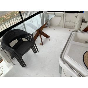 Yate a motor de lujo Silverton 392 de 2000 con motor interno y casco de fibra de vidrio para navegación, pesca y deportes acuáticos en ríos. - Product Image 5