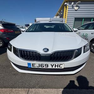 UTILISÉ LHD/RHD 2020 SKODA OCTAVIA - Product Image 1