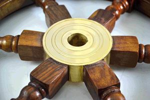 Rueda de vagón de madera de estilo bohemio hecha a mano para colgar en la pared, Centro de latón de seis radios pulido, decoración única para el hogar - Product Image 3