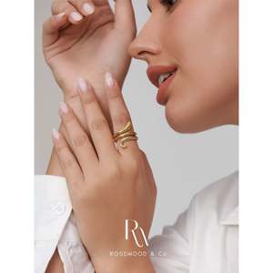 Bague Chevalière Serpent Plaqué Or 18K Unisexe avec Bande Œil Vert et Motif Serpent Entrelacé, Forme Diamant Taillée, Bague en Or Vierge pour Homme - Product Image 6