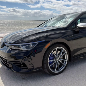 Volkswagen Golf R 2024 Usado en Buenas Condiciones - Product Image 1